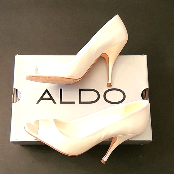 Elegant Aldo White Patent Leather Peep-Toe Heels, 9 - Picture 5 of 14